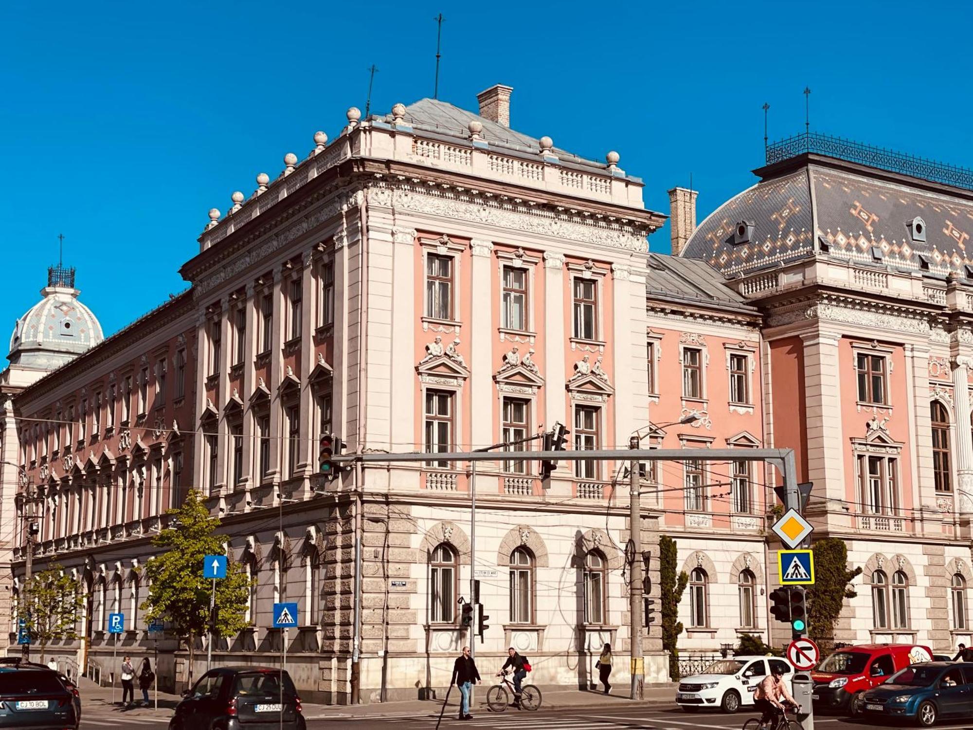 Apartamento Littleparis Cluj-Napoca Exterior foto